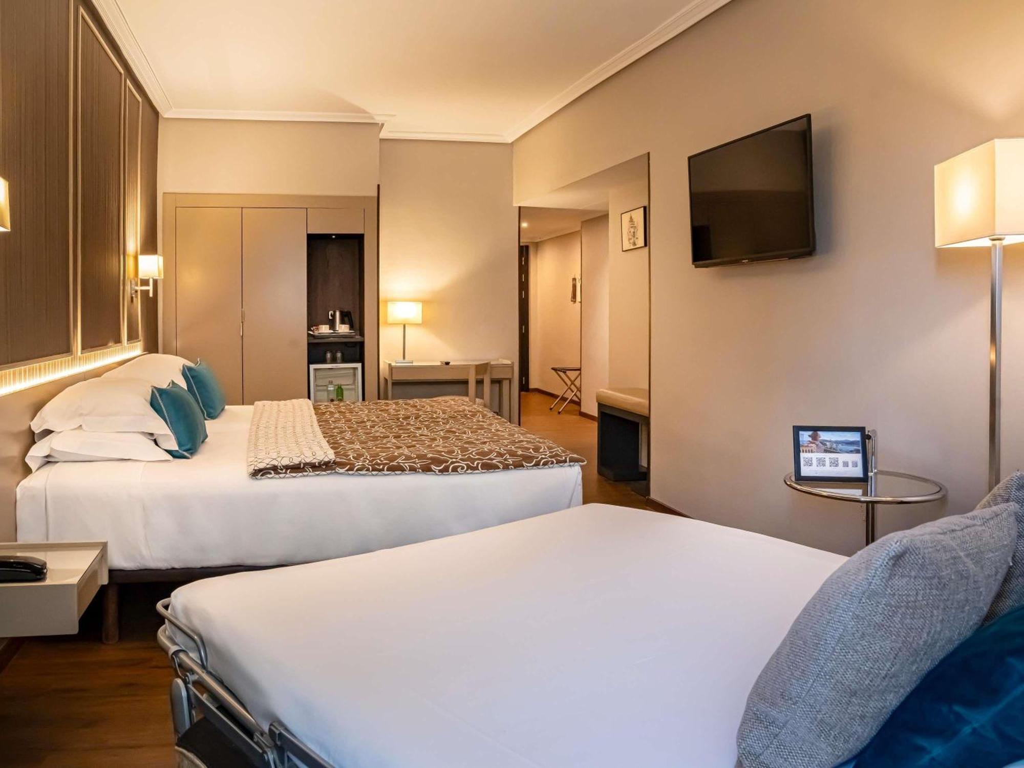 Standard Twin Room with Sofa and mountain view